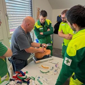 Impressionen aus dem 1. Notfallsanitäter:innen-Lehrgang des Grünen Kreuzes Steiermark