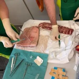 Impressionen aus dem 1. Notfallsanitäter:innen-Lehrgang des Grünen Kreuzes Steiermark